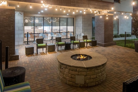 Terrace/patio. Home2 Suites by Hilton Dallas Grand Prairie