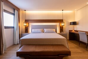 Suite (Master) | Minibar, in-room safe, individually decorated, individually furnished - Hotel Bahamas (Dourados)