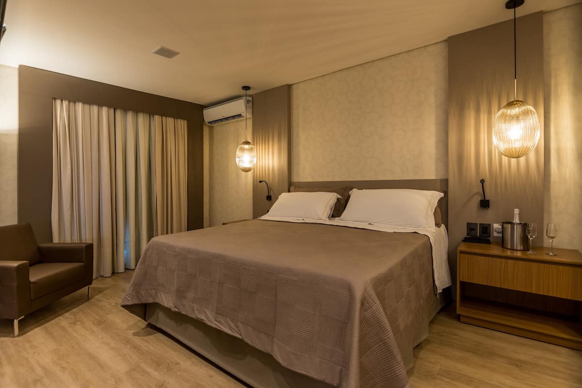 Romantic Suite | 1 bedroom, minibar, in-room safe, individually decorated