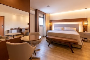 Suite (Master) | Minibar, safe på rommet, individuelt dekorert og individuelt innredet