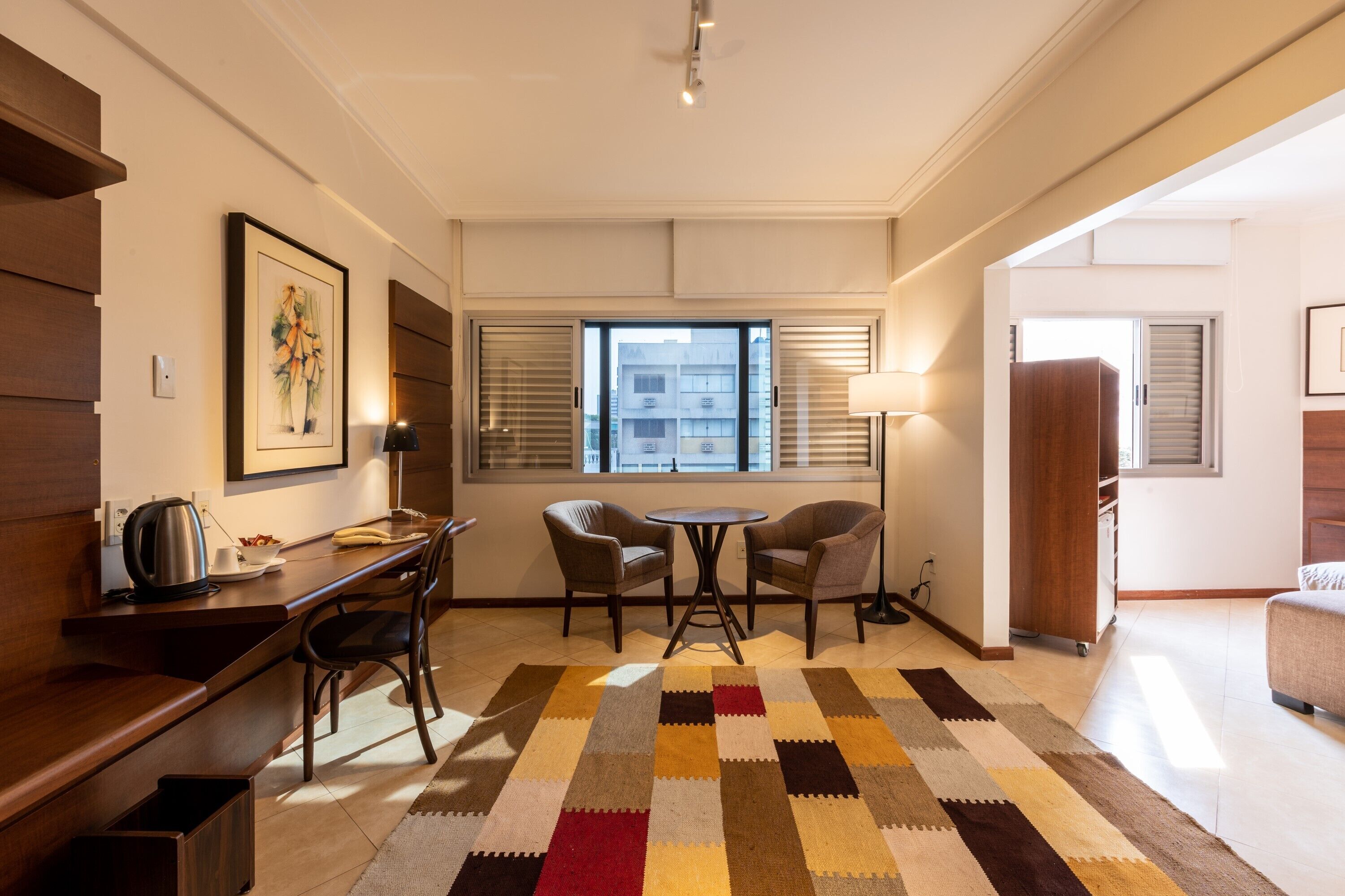 deluxe suite | living area | 32-inch lcd tv with cable channels, tv