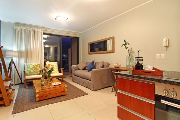 Rockwell 305 | Living area