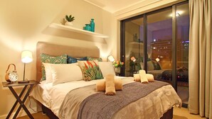 Rockwell 305 | 2 bedrooms, in-room safe, desk, iron/ironing board