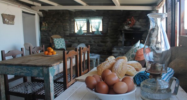 Repas dans la chambre