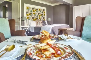 Free daily cooked-to-order breakfast