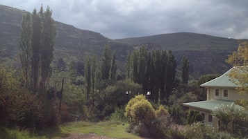 Deluxe Cottage, 2 Bedrooms, 2 Bathrooms, Mountain View | Garden