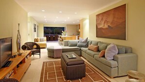 Jocelyn on Bantry Bay | Living area