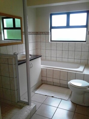 منزل مريح - ٣ غرف نوم (Luxury Villa) | حمام | مستلزمات مجانية للعناية الشخصية، مناشف