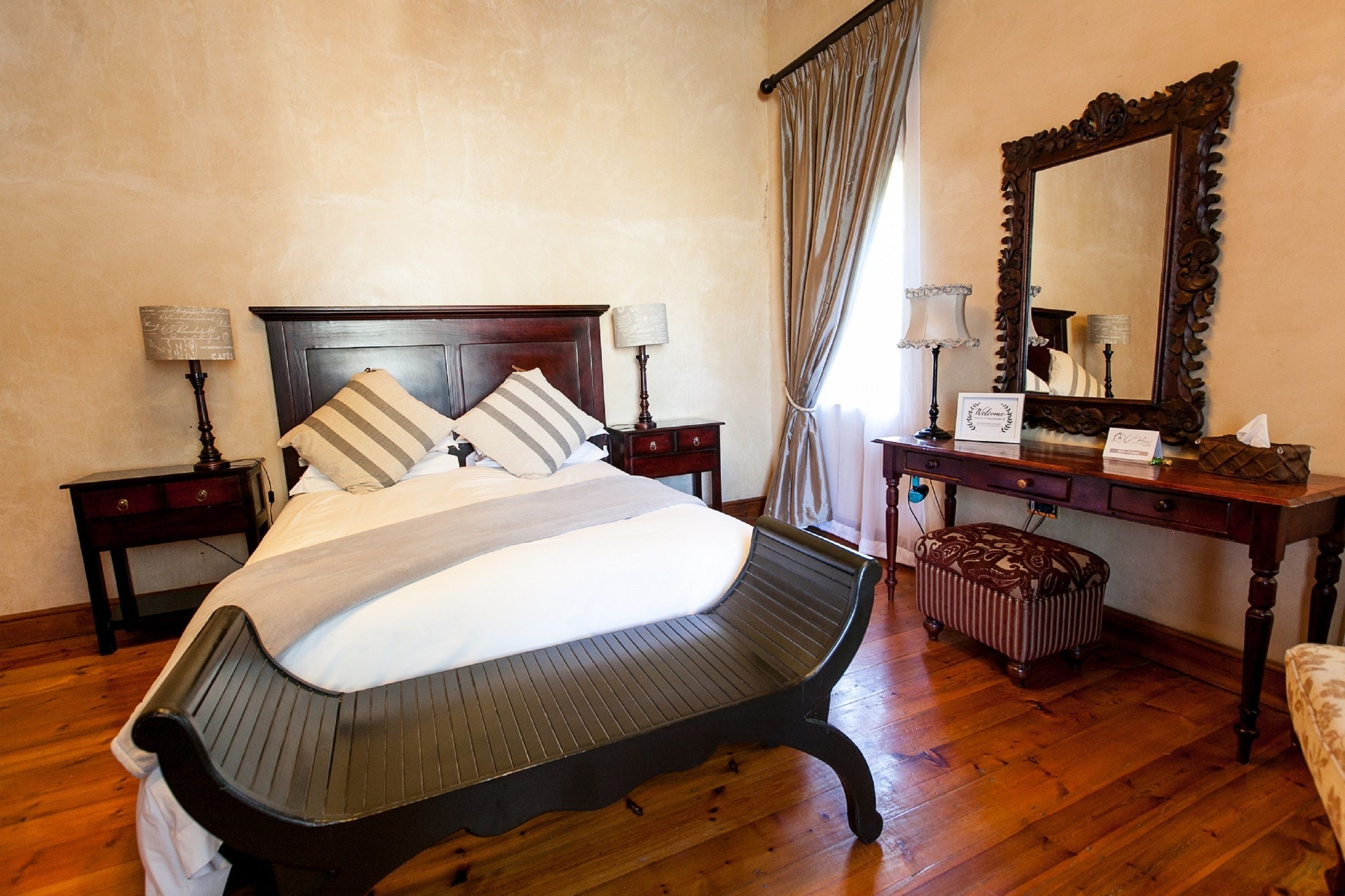 经典客房, 1 间卧室 | 客房内保险箱、特色装修、特色家居、办公桌