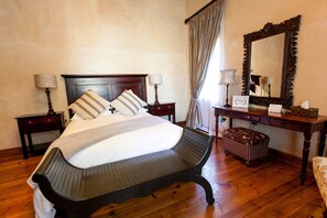 Classic Room, 1 Bedroom | In-room safe, individually decorated, individually furnished, desk