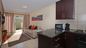 Apartment (One A) | Wohnzimmer | 32-Zoll-Flachbildfernseher mit Digitalempfang, Fernseher