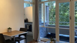 Standard Studio | Living area - Cape Breaks Accommodation (Cape Town)