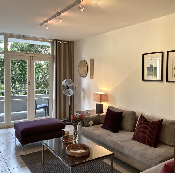 Superior-huoneisto, 2 makuuhuonetta | Oleskelualue | 64–senttinen taulutelevisio, jossa satelliittikanavat