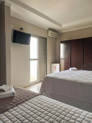 Triple Room, Multiple Beds, City View | Minibar, in-room safe, desk, free WiFi - Pilões Palace Hotel (Mineiros)