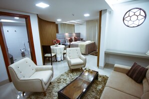 Superior Suite, 1 Queen Bed | Minibar, in-room safe, desk, free WiFi - Pilões Palace Hotel (Mineiros)