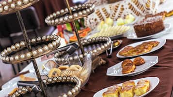 Free daily self-service breakfast