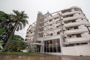 Front of property - evening/night - Pilões Palace Hotel (Mineiros)