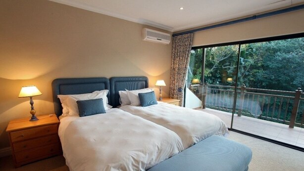 Room - Marais Manor (Pennington)