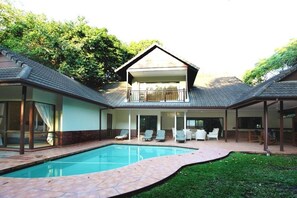 屋外プール、サンラウンジャー