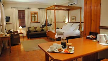 Family Cottage | Minibar, desk, soundproofing