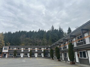 Front of property - Chalet Inn (Kitimat)