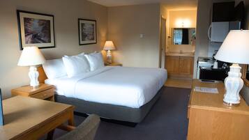 Standardenkeltværelse - 1 queensize-seng - tekøkken | Tempur-Pedic-senge, individuelt design, skrivebord, mørklægningsgardiner