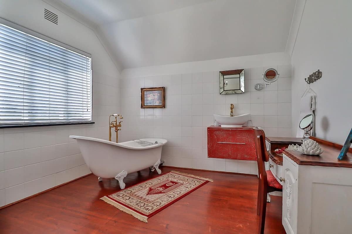 Habitación Confort doble | Baño | Ducha, artículos de higiene personal gratuitos y secador de pelo