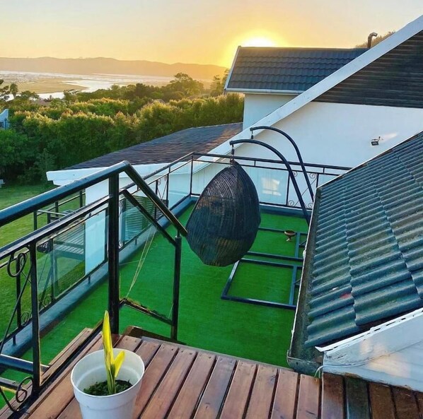 Terrace/patio - Senate Boutique Guesthouse (Knysna)