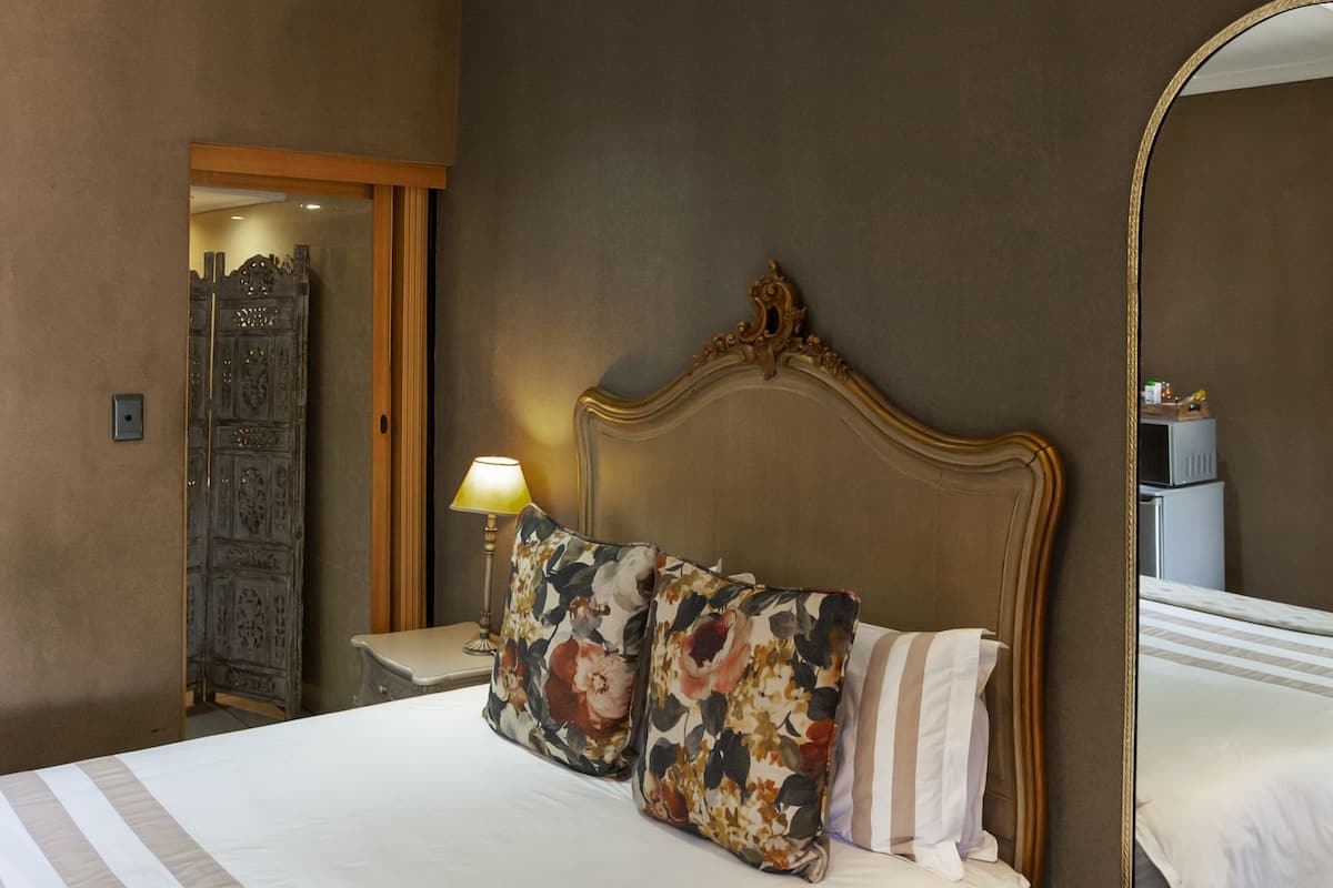 Economy Room, 1 Bedroom | Desk, iron/ironing board, free cribs/infant beds, rollaway beds