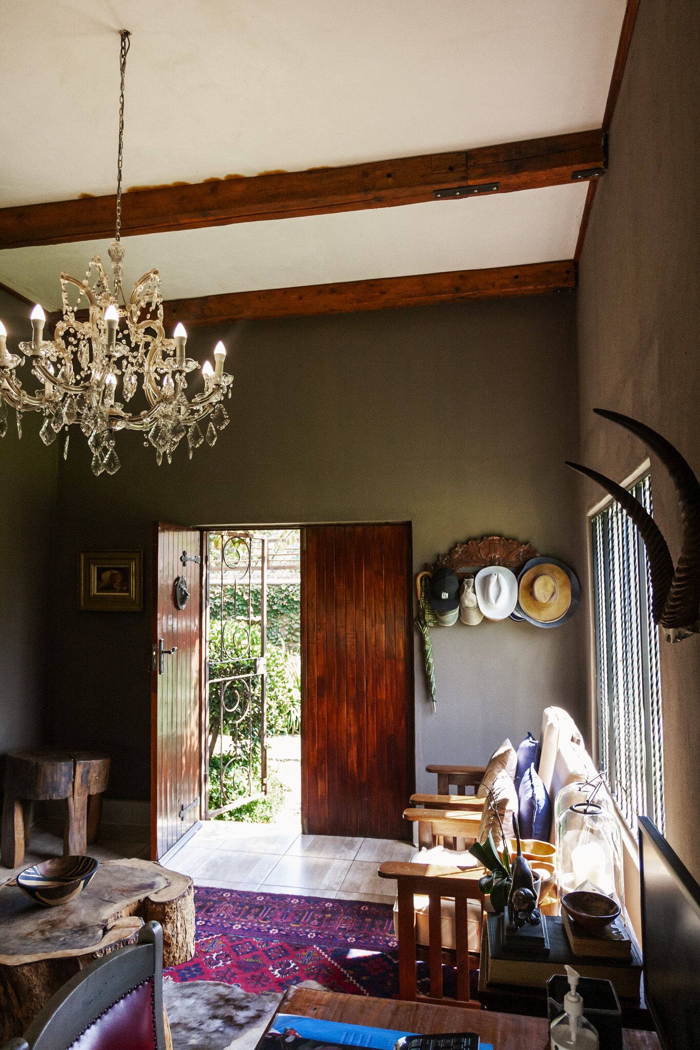 ฝ่ายต้อนรับ