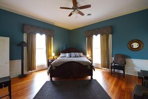 Ropa de cama de alta calidad y tabla de planchar con plancha 