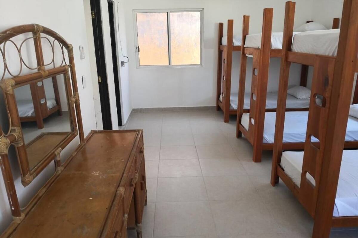Shared Dormitory, Mixed Dorm, Shared Bathroom (12 beds) | WiFi (free)