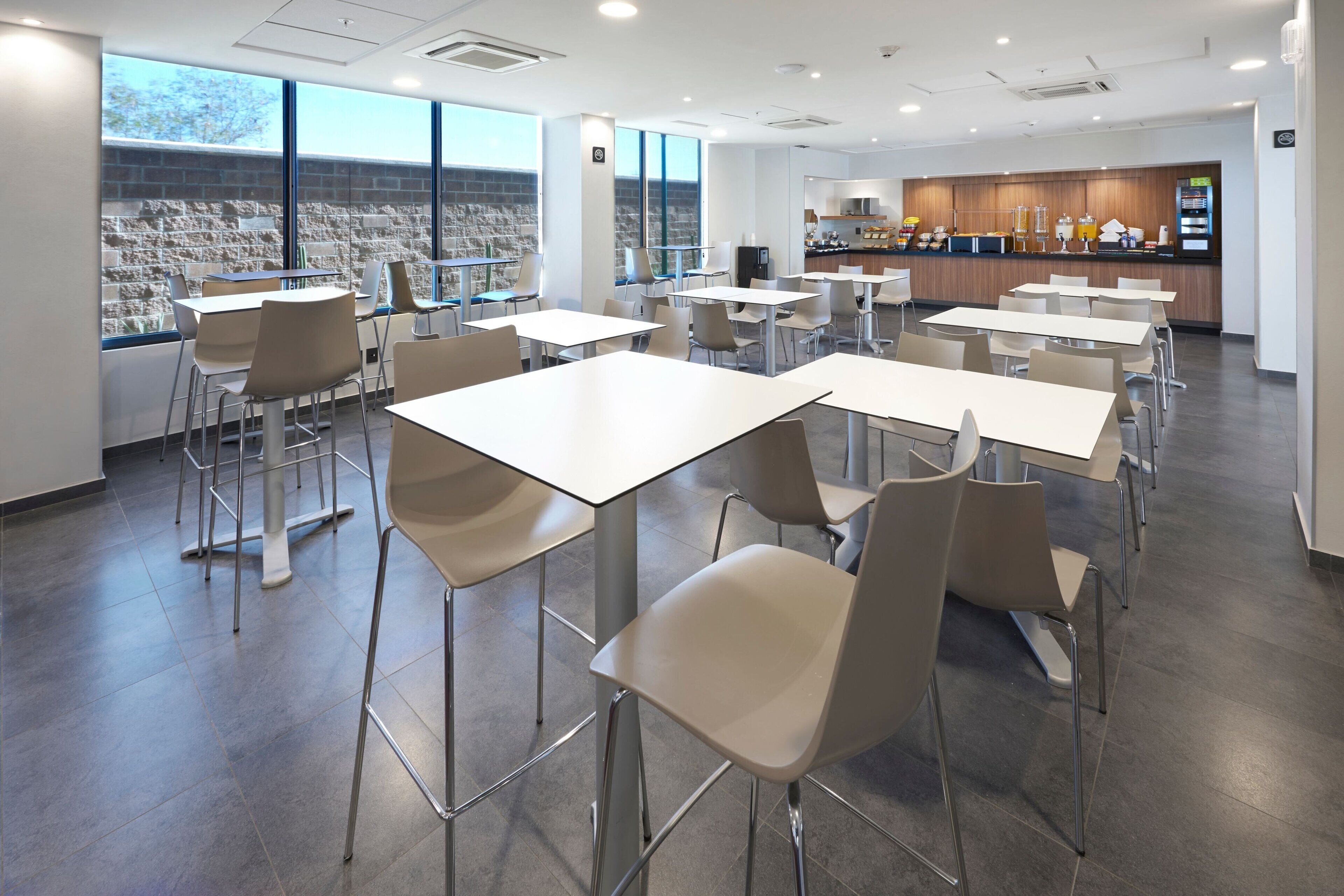 free daily full breakfast