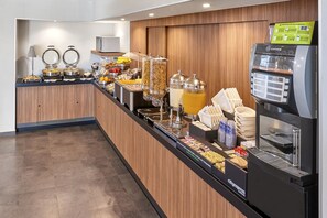 فطور كامل مجانًا يوميًا