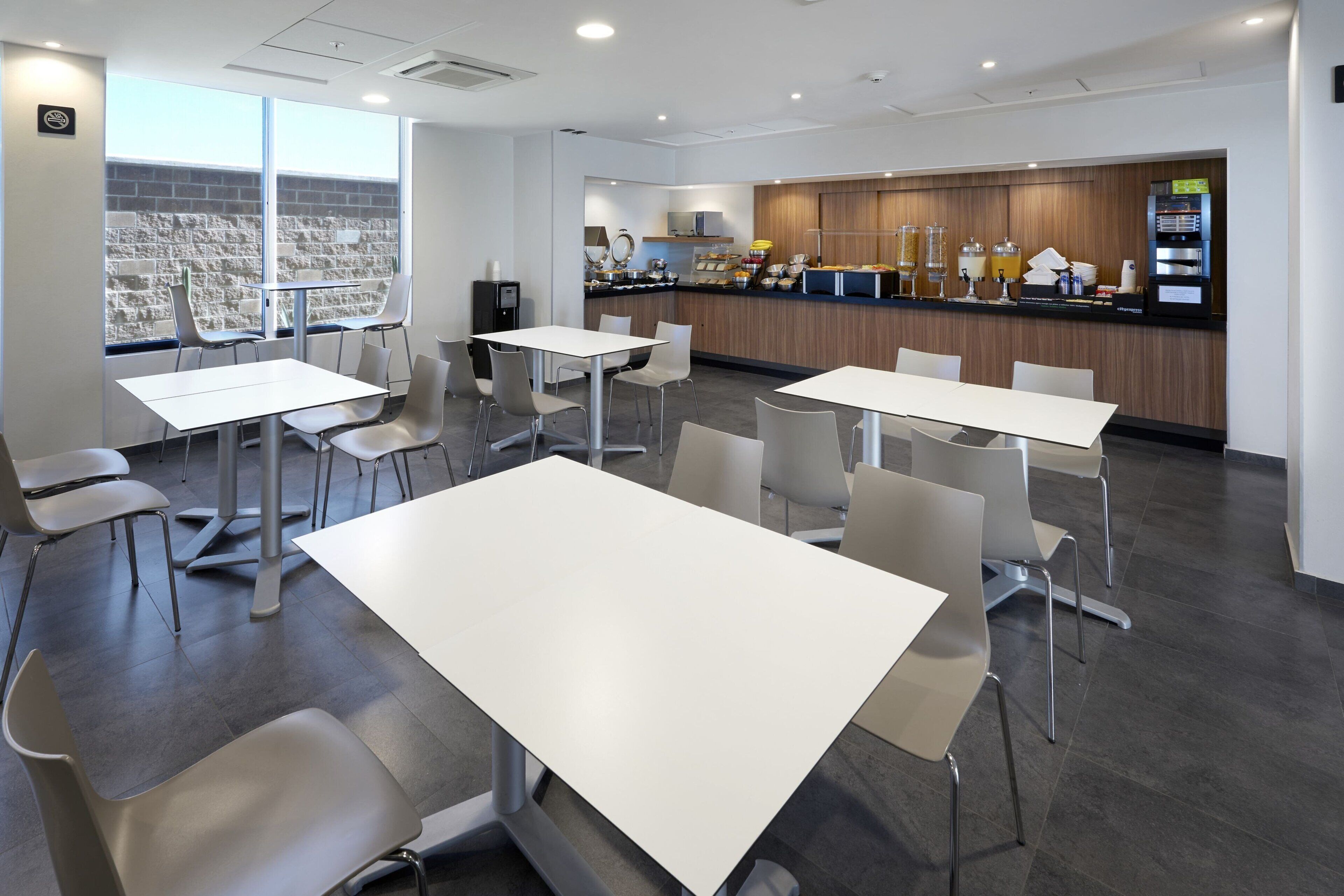 free daily full breakfast