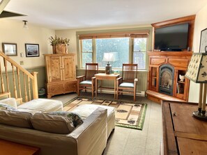 Casa de campo standard, 1 cama King e sofá-cama, para não fumantes (Carriage House) | Roupas de cama premium, edredons de pluma, individualmente decorados