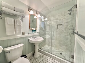 Casa de campo estándar, 1 cama de matrimonio grande con sofá cama, no fumadores (Carriage House) | Ropa de cama de alta calidad, edredones de plumas, decoración individual