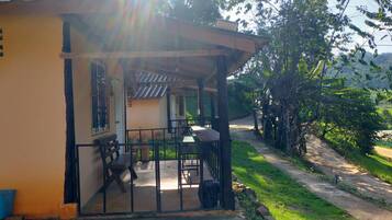 Bungalow, Mountain View | Desk, rollaway beds, free WiFi