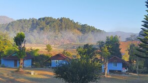 Bungalow, River View | Desk, rollaway beds, free WiFi