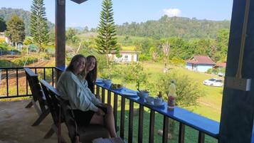 บริการอาหารเช้า อาหารกลางวัน อาหารเย็น, อาหารไทย