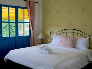 Minibar, desk, blackout curtains, rollaway beds - Baan Kung Kang De Pai (Pai)