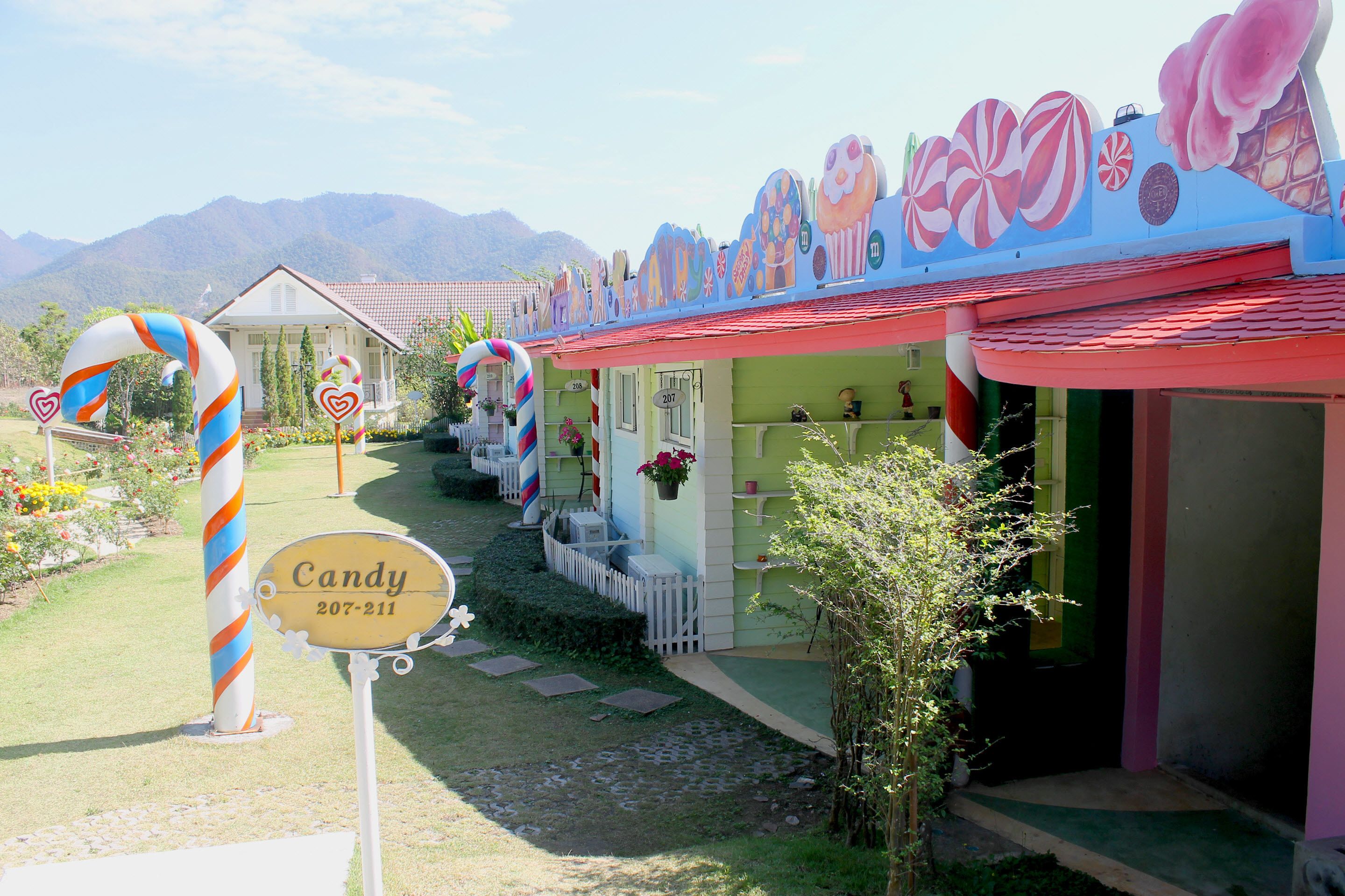 candy room | minibar, desk, blackout curtains, rollaway beds