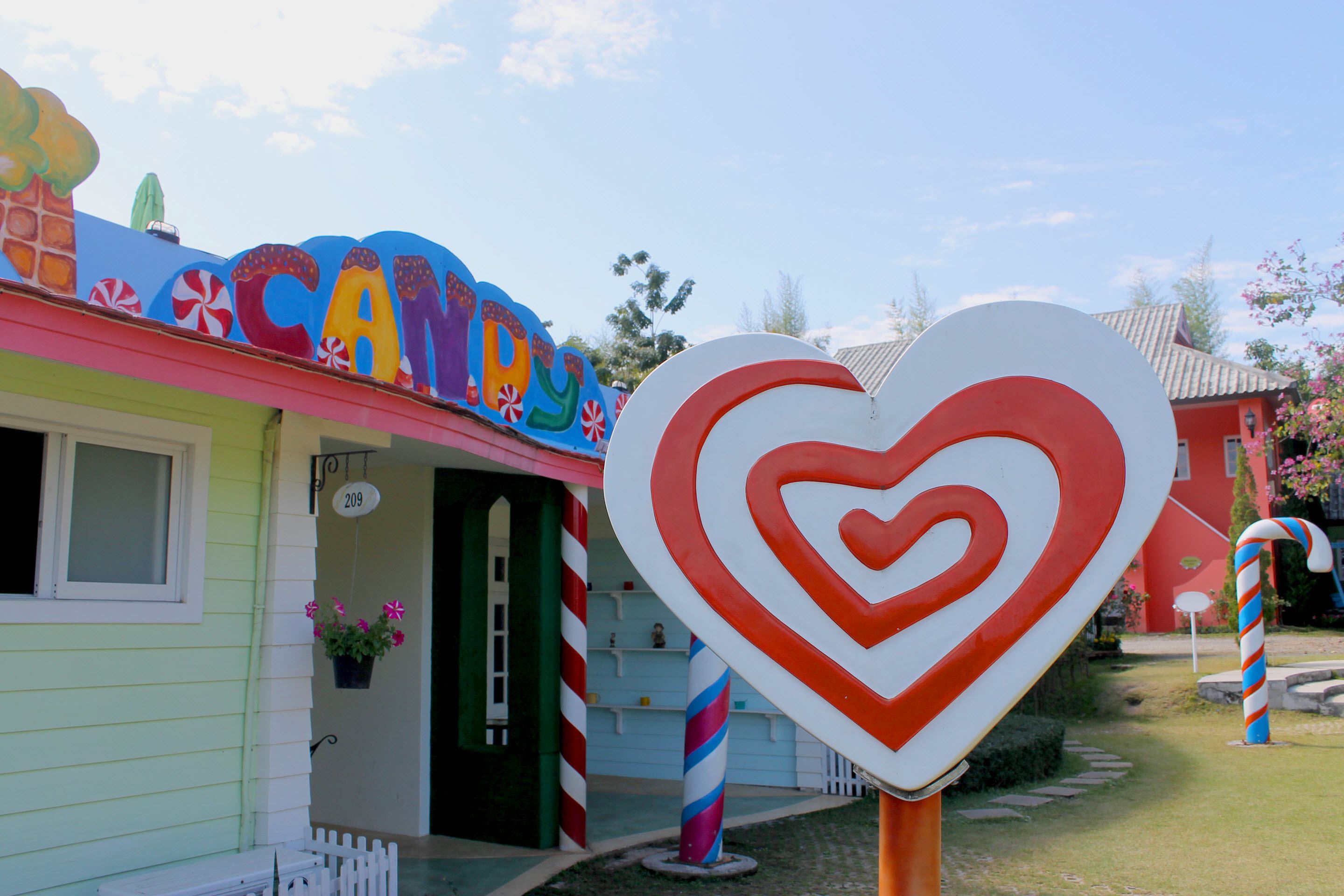 candy room | minibar, desk, blackout curtains, rollaway beds