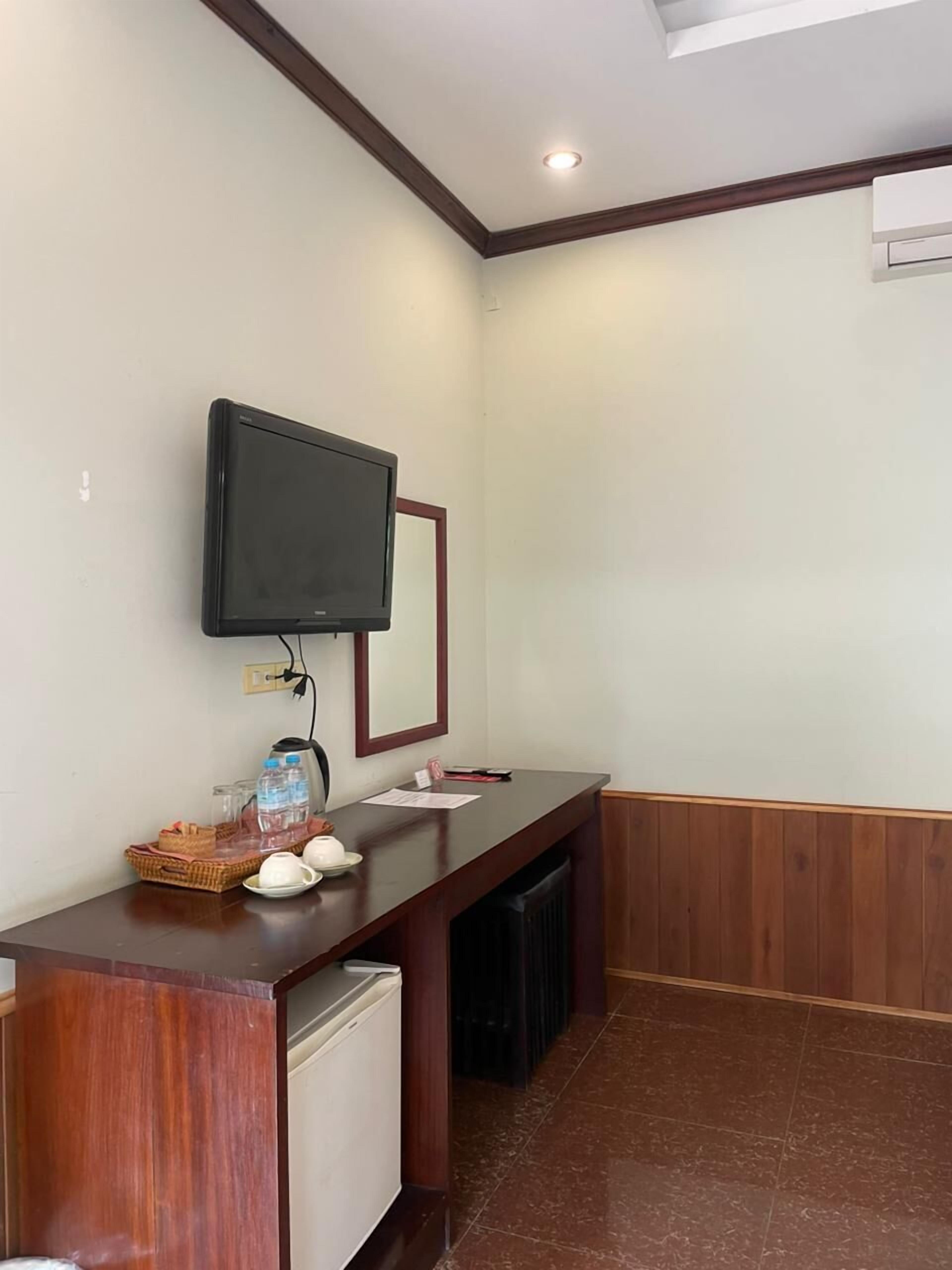 family room, 2 queen beds, garden view, corner | coffee and/or coffee maker