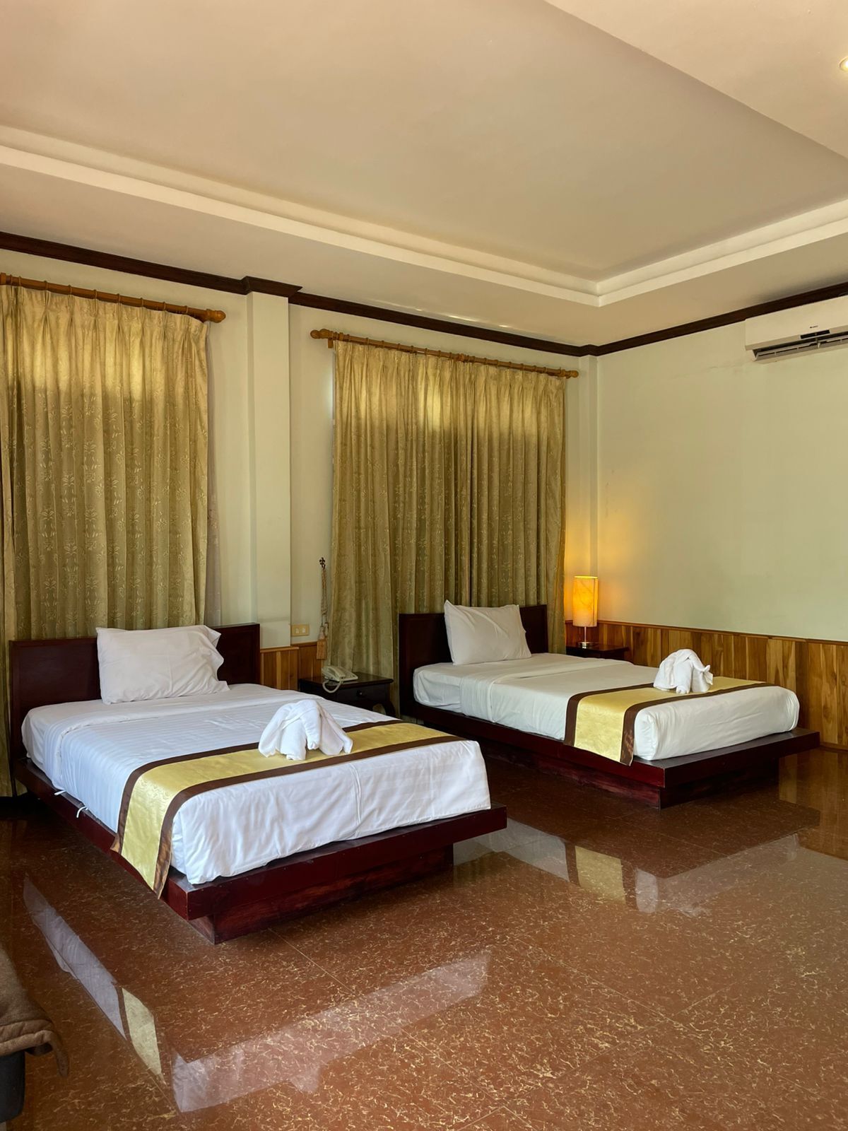 Deluxe Twin Room | In-room safe, desk, laptop workspace, iron/ironing board (on request)