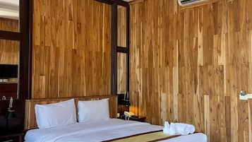 Kamar Double Deluks | Brankas, meja kerja, ruang kerja ramah laptop, dan setrika/meja setrika