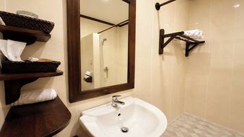 Grand Deluxe Double Room | Bathroom | Shower, designer toiletries, hair dryer, towels