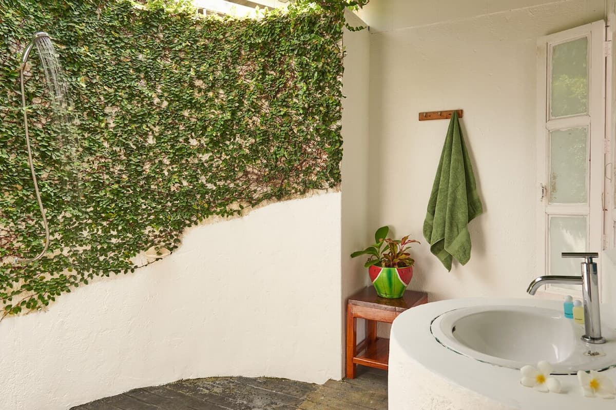 basic cabin, ocean view | bathroom | shower, free toiletries, towels