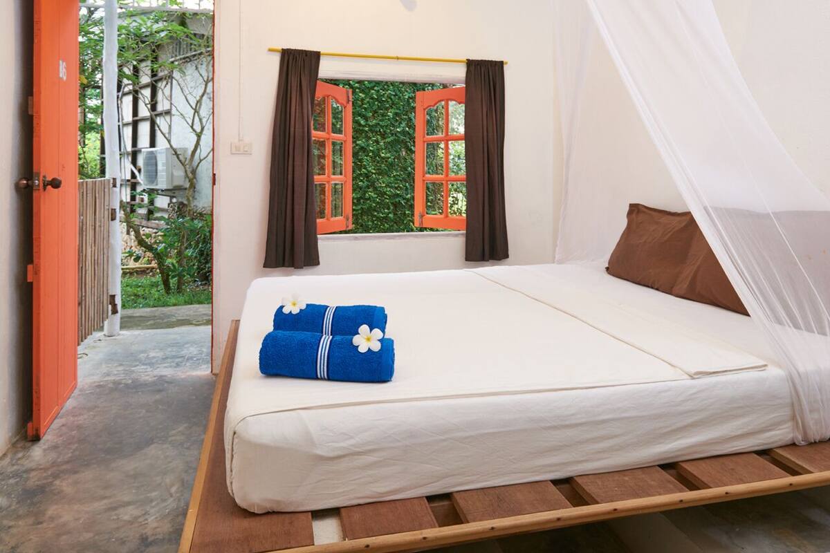 standard double room | 2 bedrooms, wifi, bed sheets