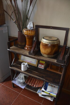 Interior detail - Mao Phashok Guesthouse (Luang Prabang)